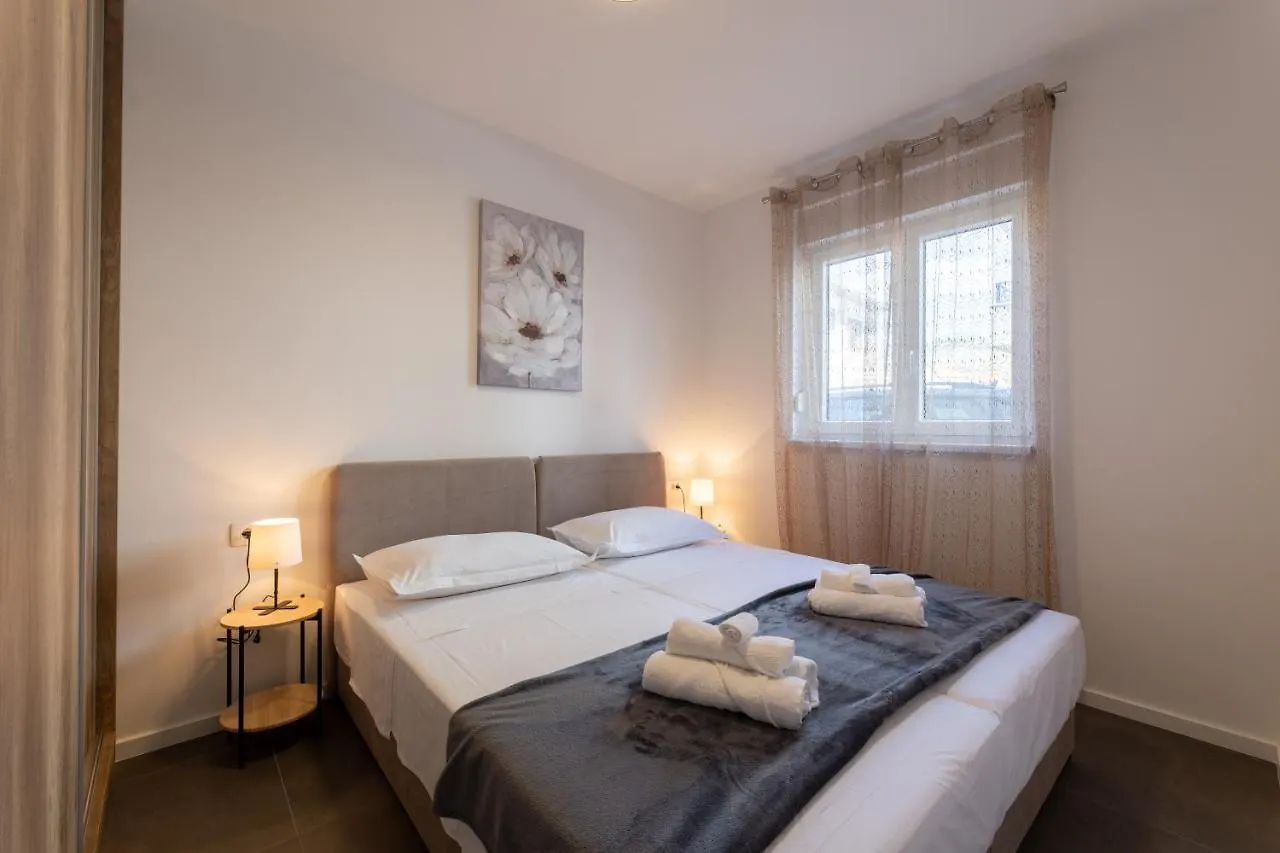 Apartments Maya & Tina Trogir