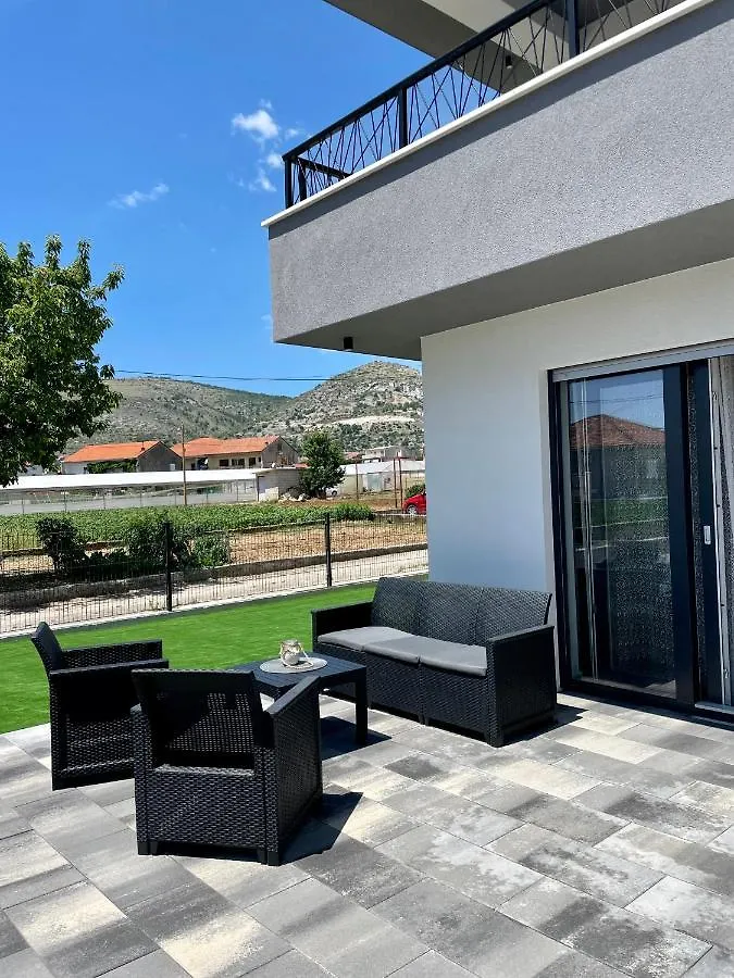 Apartments Maya & Tina Trogir Croatia