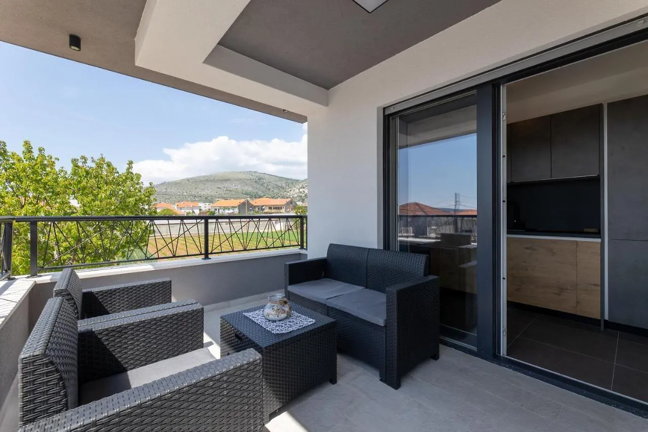 Apartments Maya & Tina Trogir Croatia