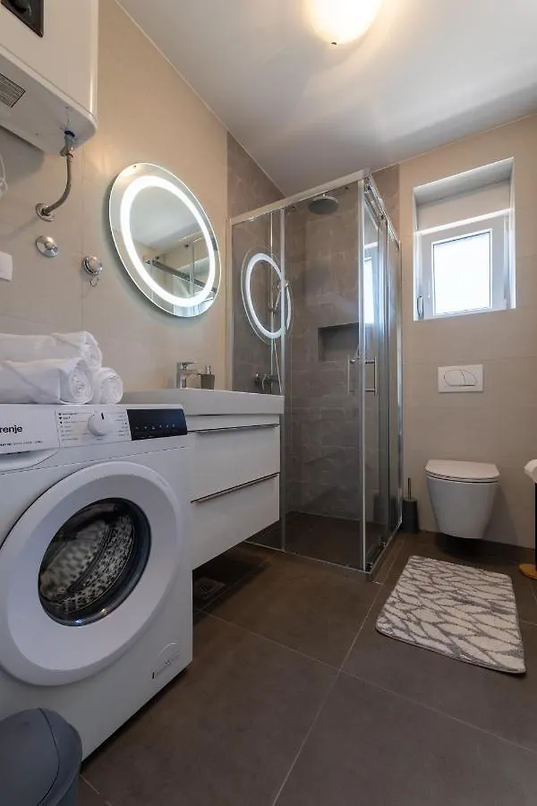 Apartments Maya & Tina Trogir 0*,  Croatia