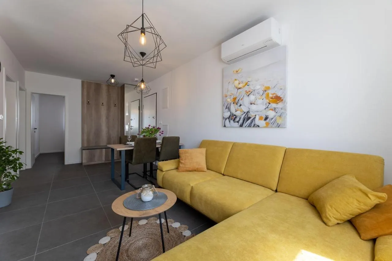 Apartments Maya & Tina Trogir